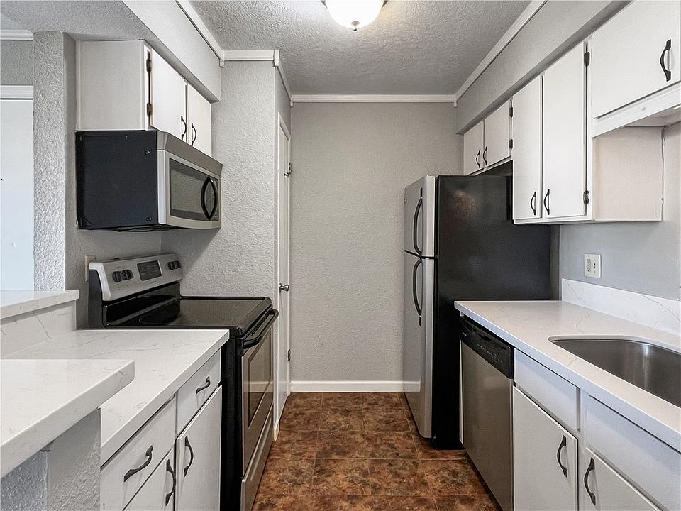 1st image of 904 University Dr #4