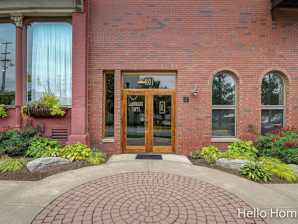 801 Monroe Ave NW #205