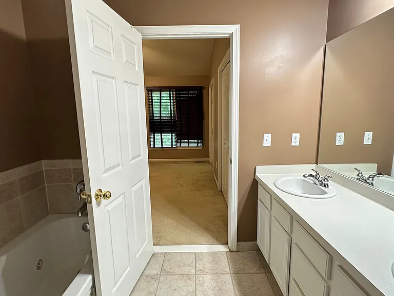 5555 Woodruff Shore Dr — Photo 42