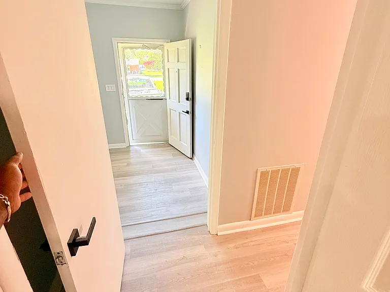3130 Bancroft Ave — Photo 2