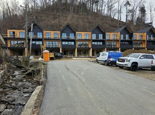 215 Circle Dr #5, Gatlinburg, TN 37738