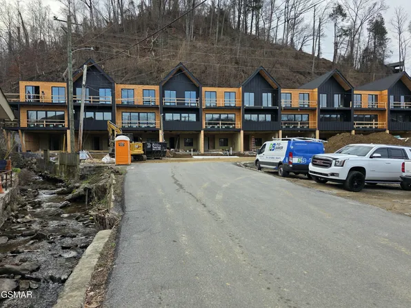 215 Circle Dr #1, Gatlinburg, TN 37738