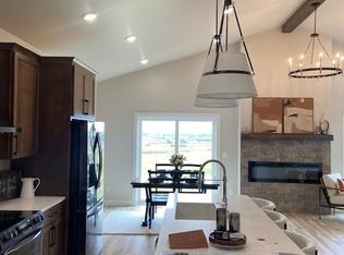 1004 Beretta St NW, Mandan, ND 58554