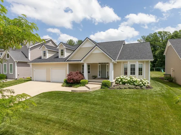 5560 Treeline Dr, Columbus, IN 47201