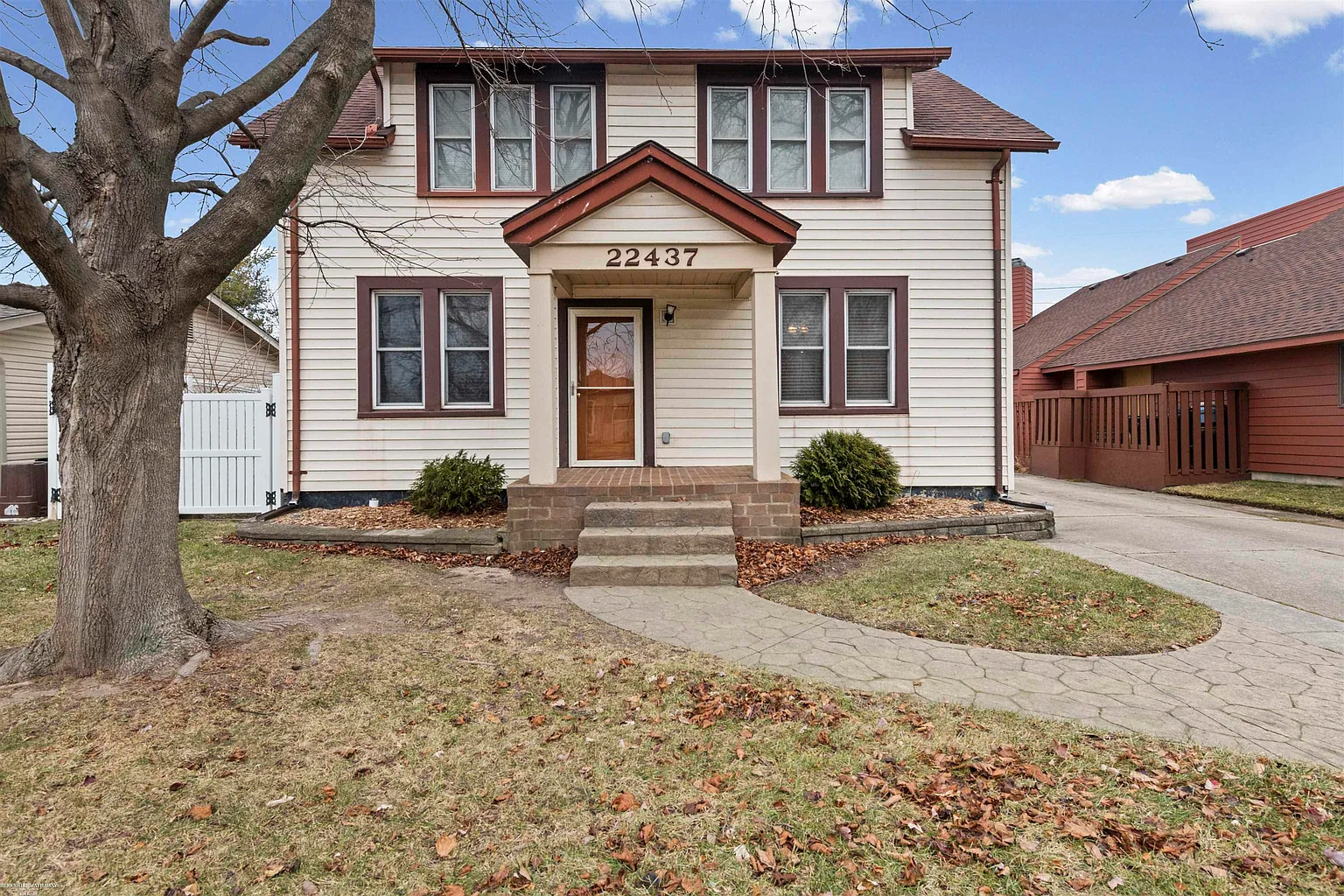 22437 Milner St photo 1