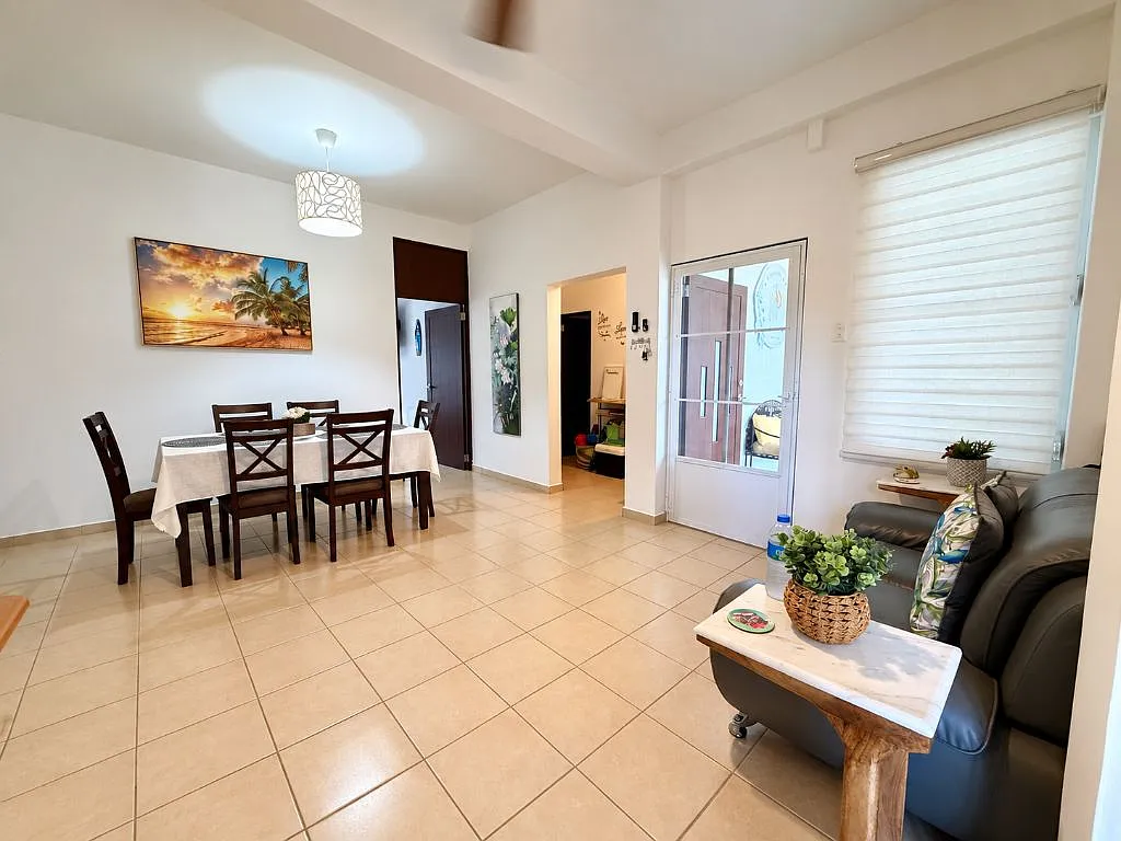 2 bed, 1.0 bath, 1395 sqft, $1,800 — Photo 4