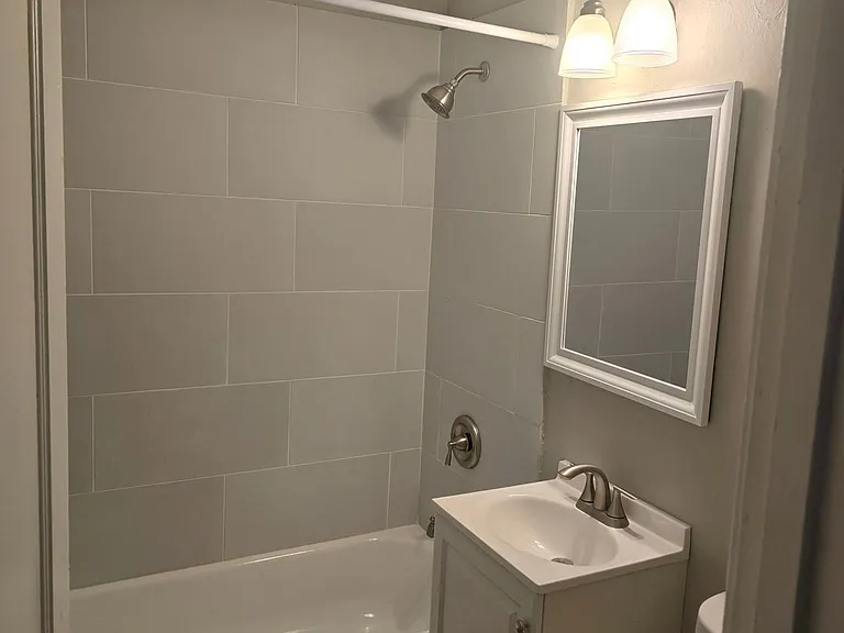 Lower East Side Milwaukee Studio and One bed Apartments- Flexible Lease Terms — Photo 20
