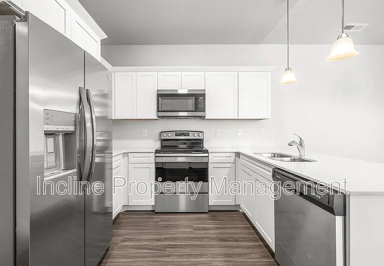 359 W 785 N — Photo 6