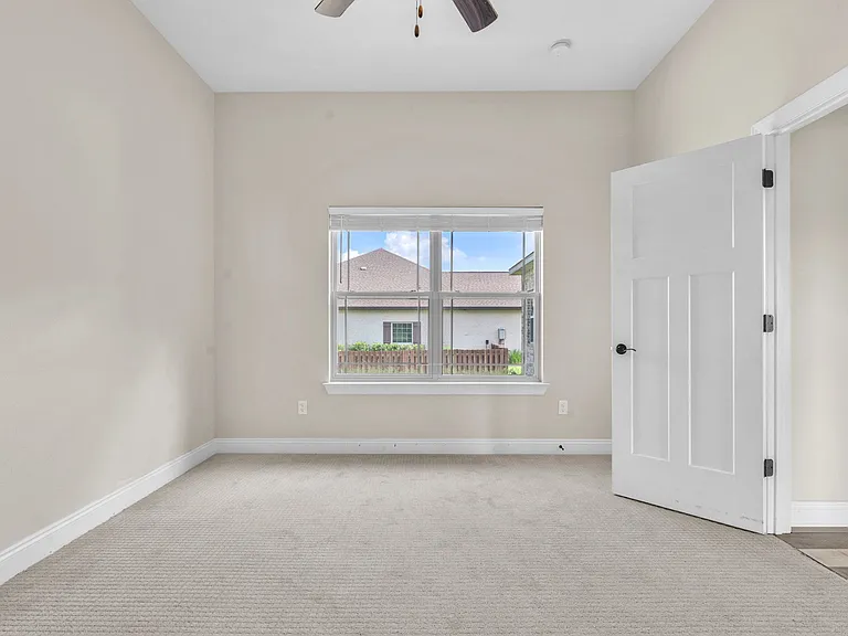104 Lakeview Ter — Photo 2