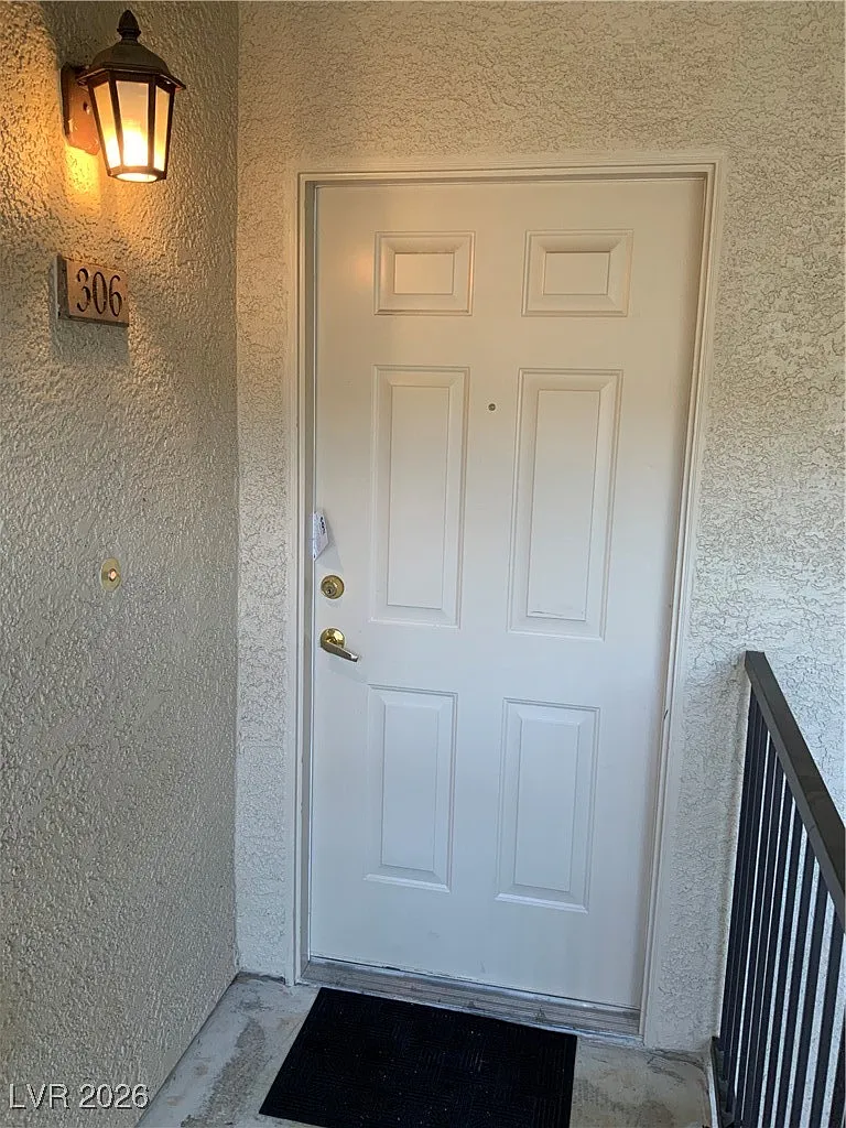 2 bed, 2.0 bath, 943 sqft, $1,695 — Photo 2