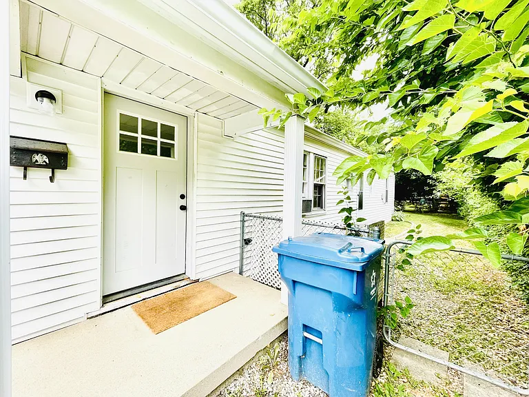 5850 Primrose Ave — Photo 3