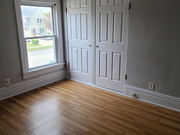 3rd image of 328 S Lake St