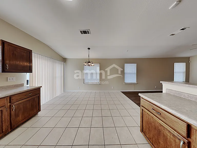 1419 Diamond Blf — Photo 4