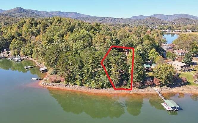 2nd image of Big Oak Ln
