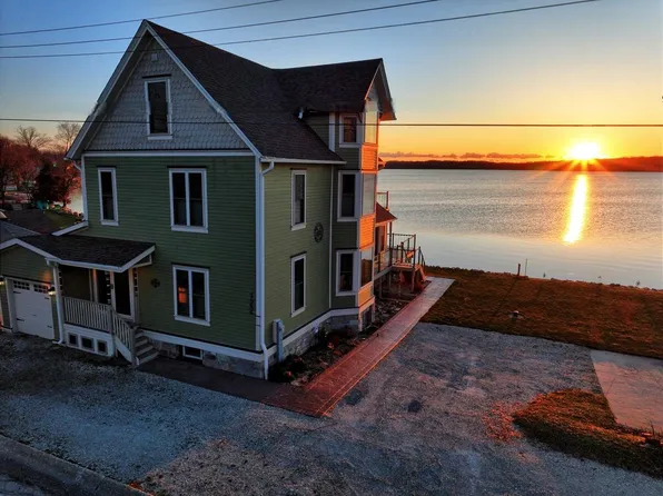 122 North Cogswell DRIVE, Silver Lake, WI 53170