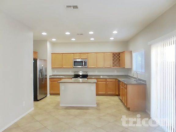 5th image of 9526 N 81st Dr