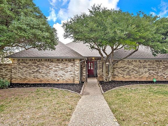 2nd image of 2731 Steamboat Cir