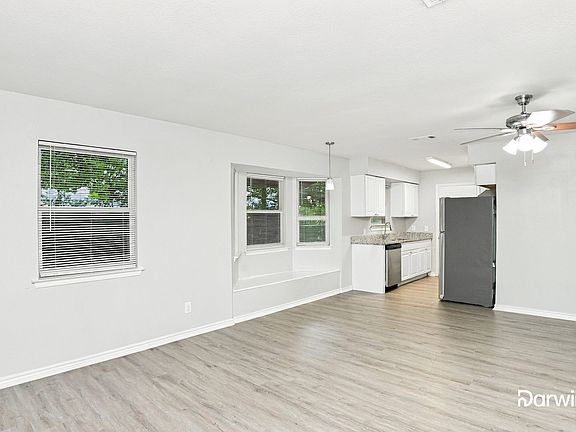 5th image of 1214 Lynn St