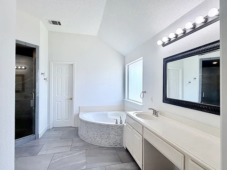 10105 Samantha Dr — Photo 17