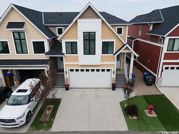 3rd image of UNIT 97-900 St Andrews LANE