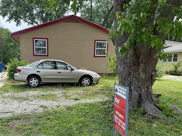 1427 W 19th St, Lawrence, KS 66046