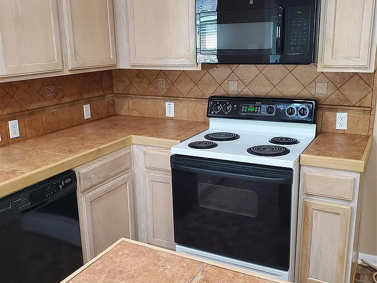 2715 Falling Forest Ct — Photo 22