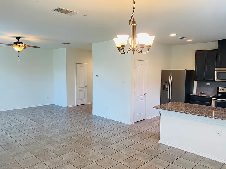 2036 Brandywine Dr — Photo 6