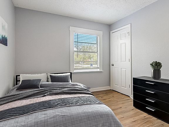4th image of 3622 N Garrison St #14926204