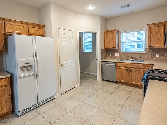 3rd image of 1009 Peyton Pl