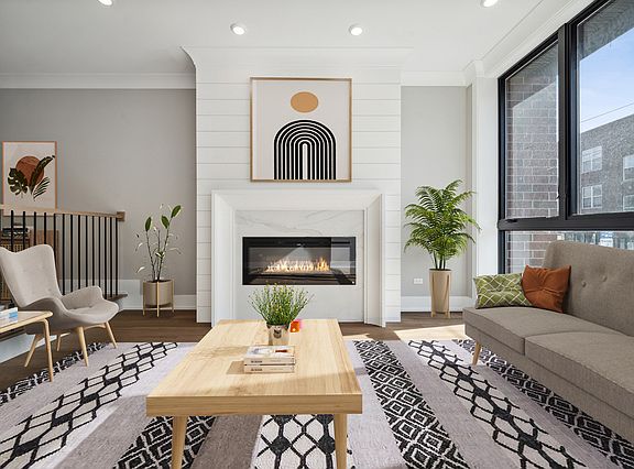 2nd image of 3014 W Montrose Ave #1W