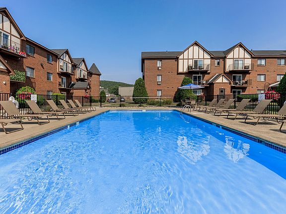 2nd image of 35 Sharon Rd #45-10