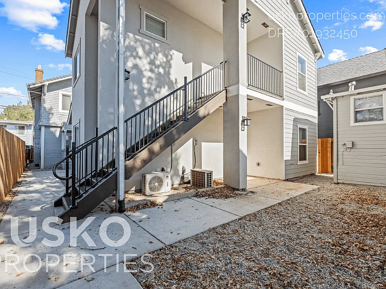 3125 3rd Ave #2 — Photo 4
