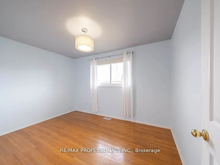 13 Baraniuk St #UPPER — Photo 10