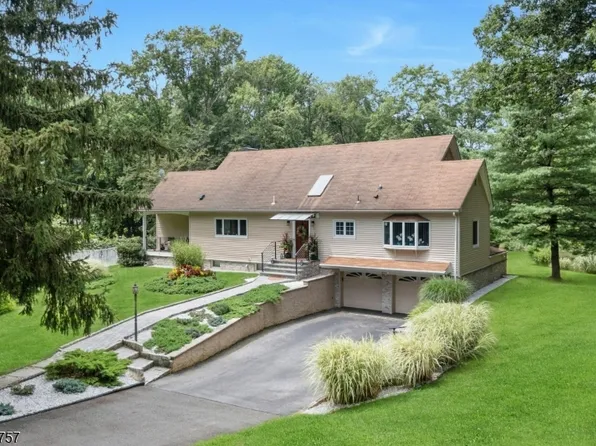 25 Bryers Ln, Upper Saddle River Boro, NJ 07458