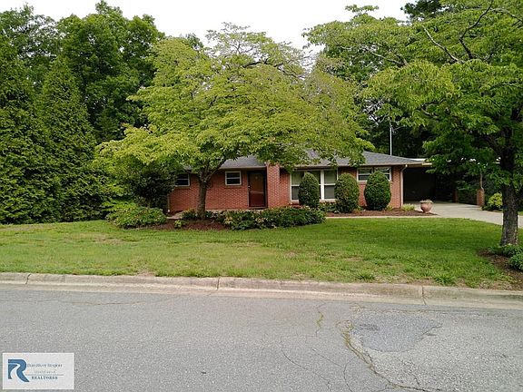 2nd image of 612 Oakland Dr