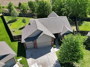 8936 N Ridgewood Ct, Valley Center, KS 67147