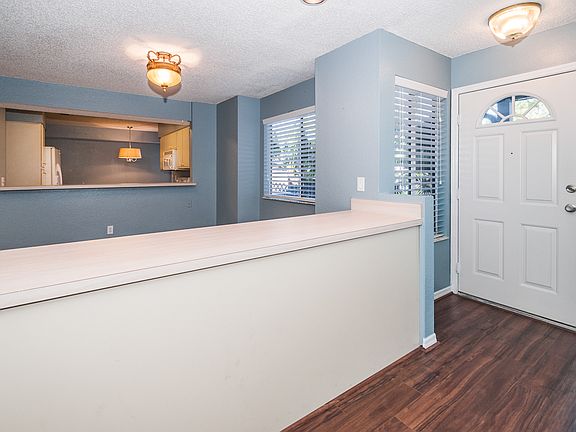 5th image of 2101 Oak Cir