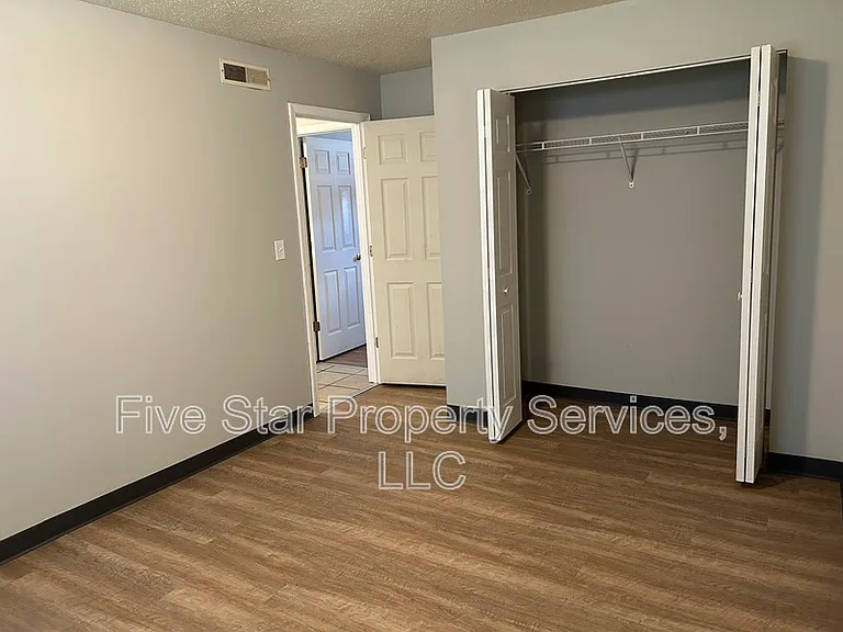 Lake Shore Apartments — Photo 5