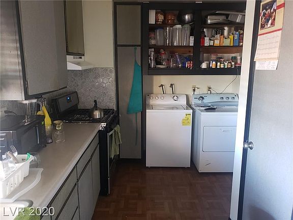 4th image of 4621 Sawyer Ave