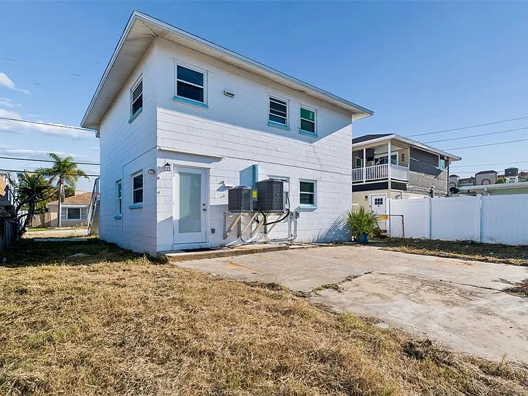 14919 N Bayshore Dr #1 — Photo 29