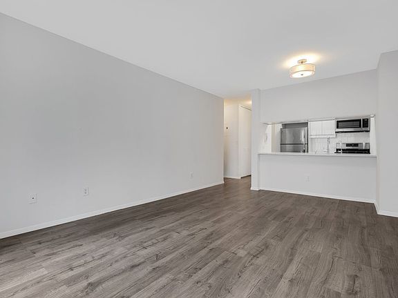 4th image of 300 Albany St APT 6L