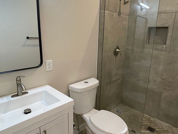 4th image of 312 W 4th St #305