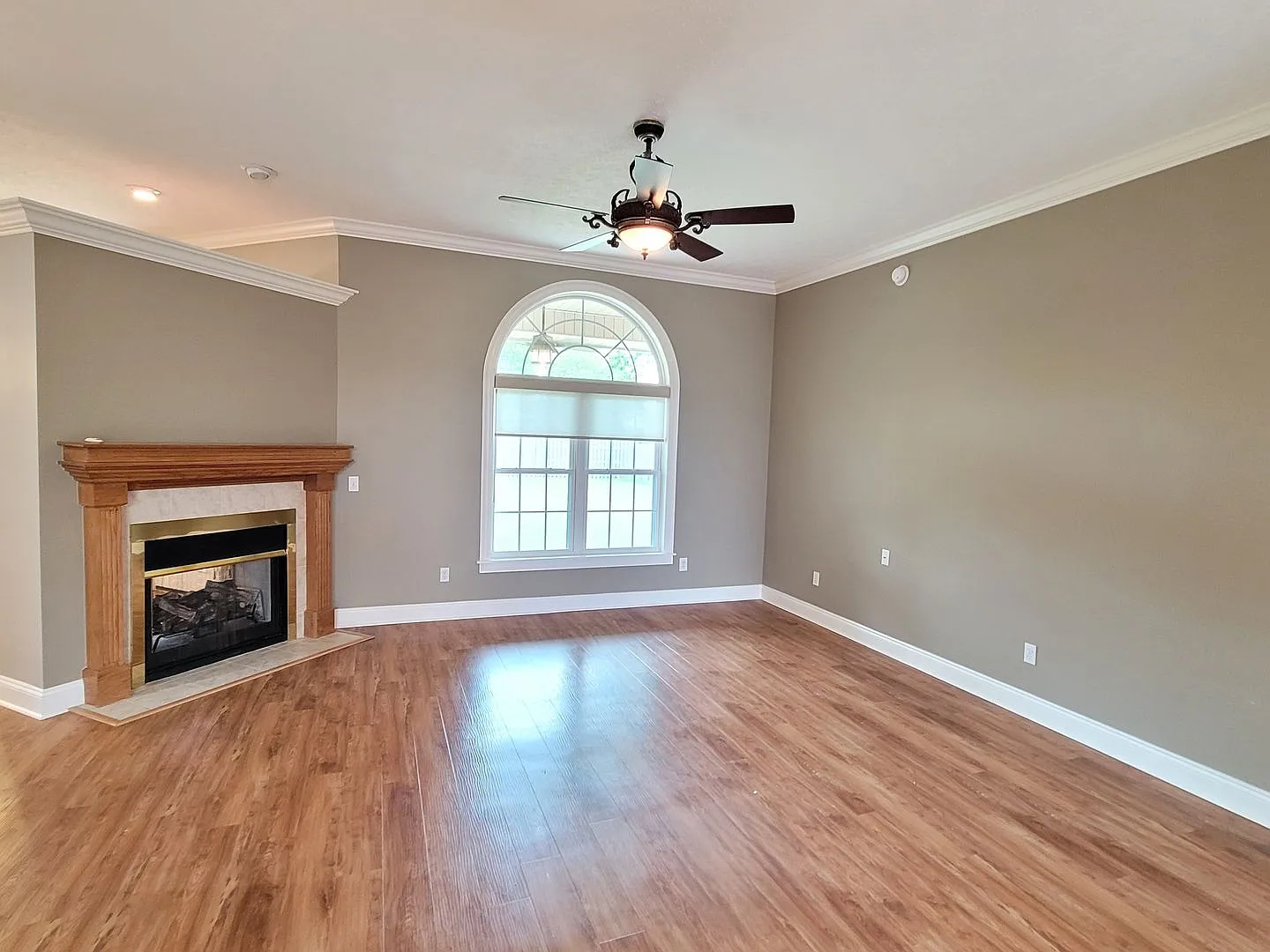 Lynn Haven! Custom Built Brick Home! 4 bedroom 2.5 Bath 2 Car Garage — Photo 4