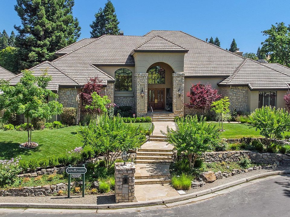 1st image of 30 Deer Creek Ln