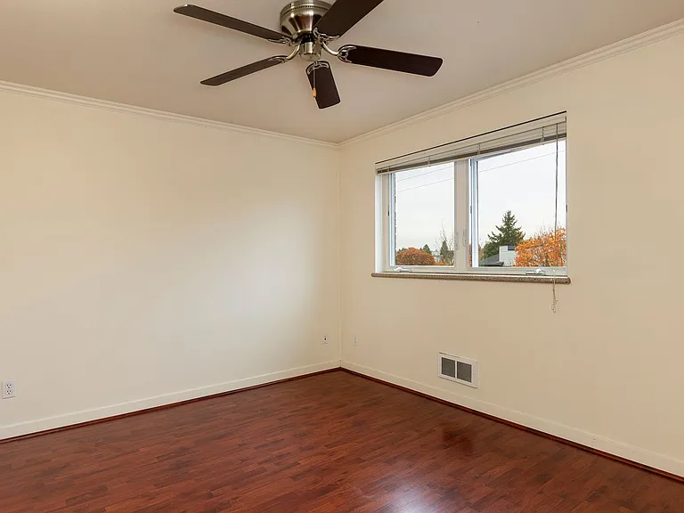 Howard Park Apartments — Photo 37