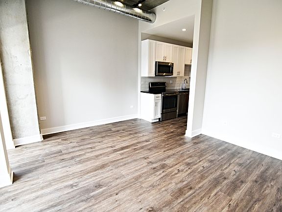 5th image of 3817-45 N Broadway St #3833-610