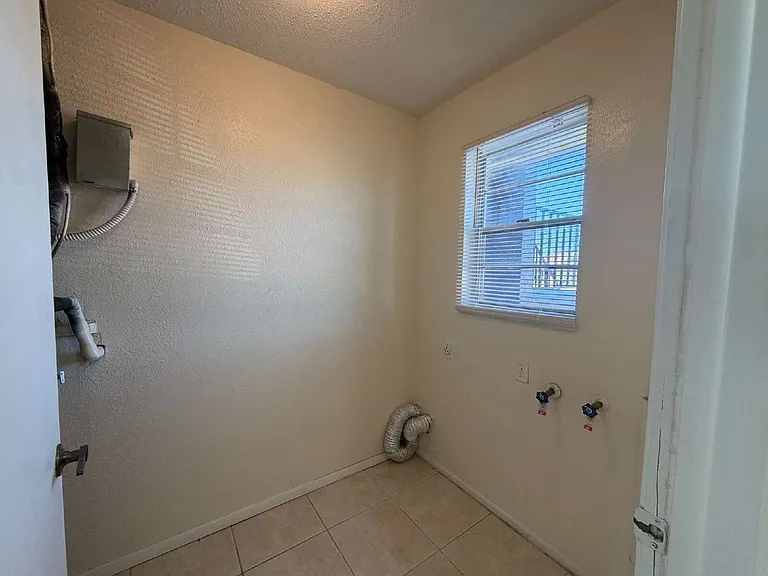 2619 Magdalina Dr #1A — Photo 26