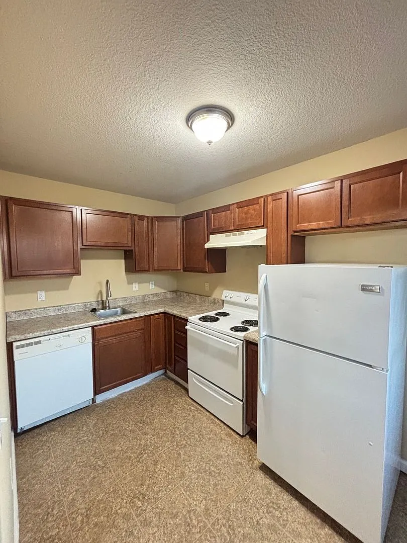 1203 Coler — Photo 3