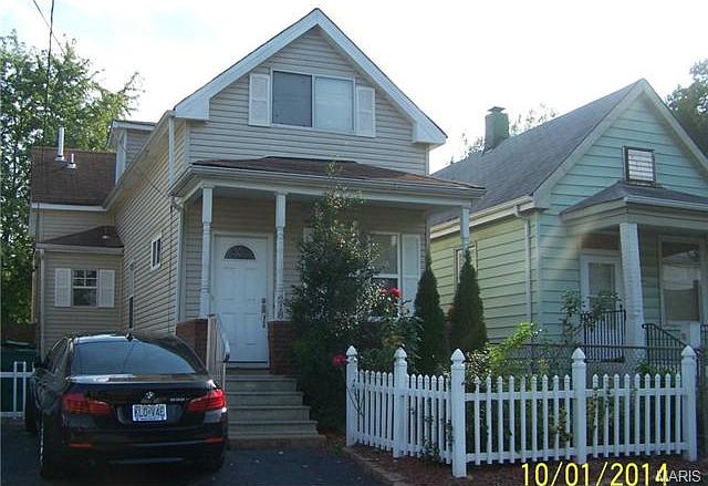 1st image of 218 E Velma Ave