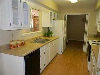 4th image of 4233 Woodcliff Dr S